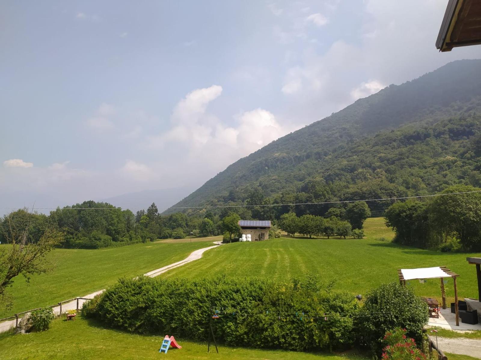 Panoramic Green Valley Sulzano Kültér fotó